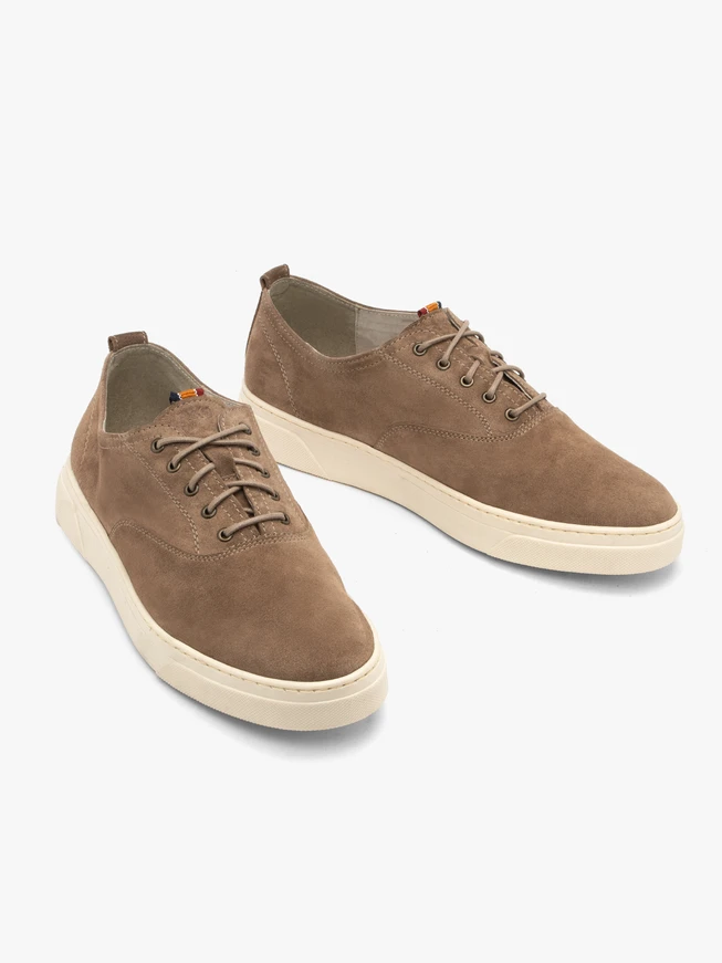 Braune Herrenhalbschuhe mit festem Boden