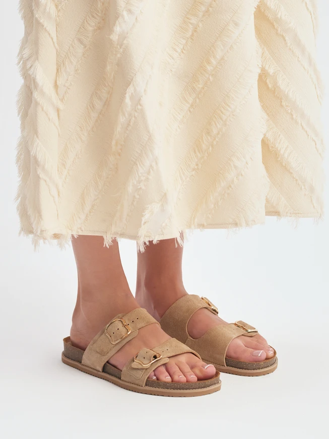 Flache Damen-Flip-Flops aus Sand
