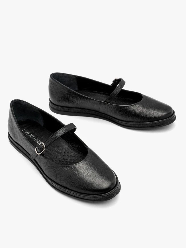 Black ballerinas with strap