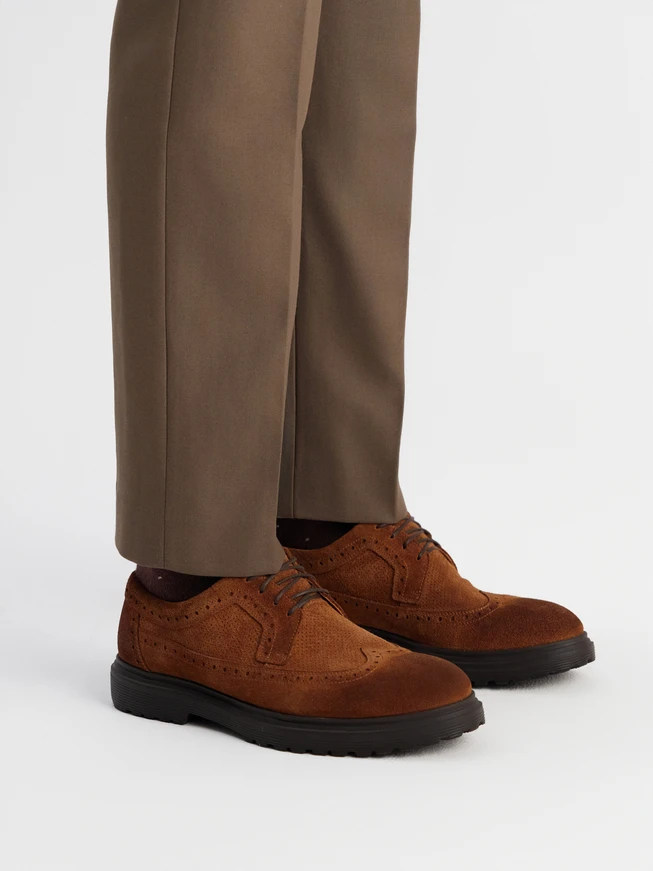 Halbschuhe aus braunem Veloursleder