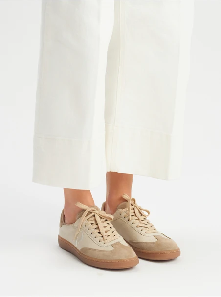 Beige sporty shoes with decorative embroidery