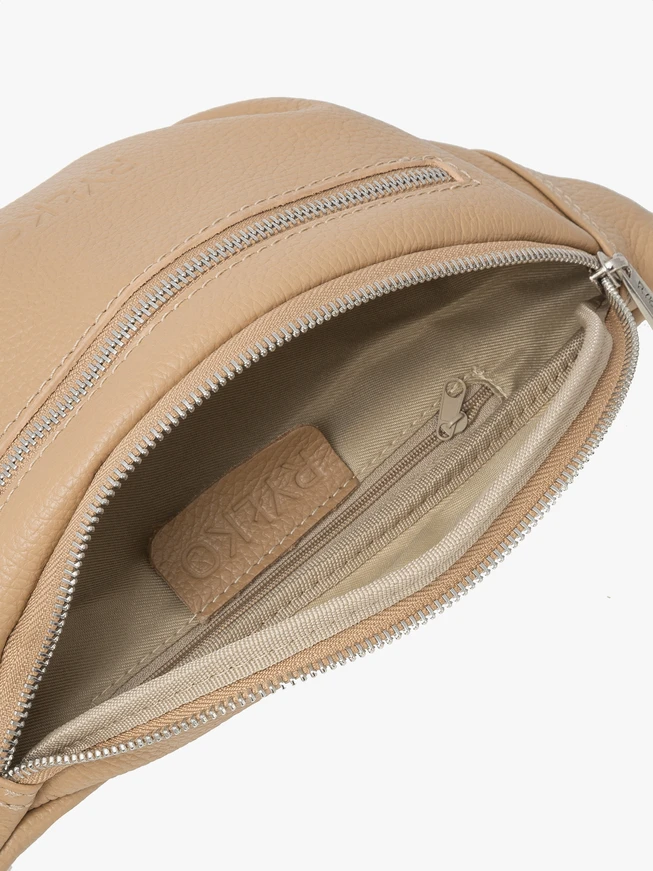 Beigefarbene Nieren-Crossbody-Tasche