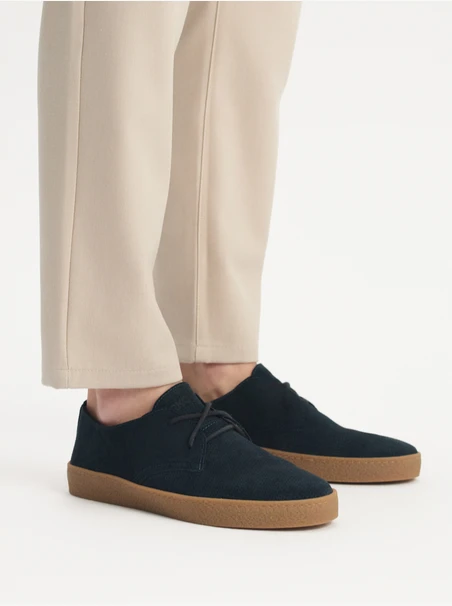 Marineblaue Schnürschuhe für Männer