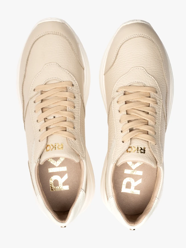 Beige- und cremefarbene Sporthalbschuhe mit leichtem Boden