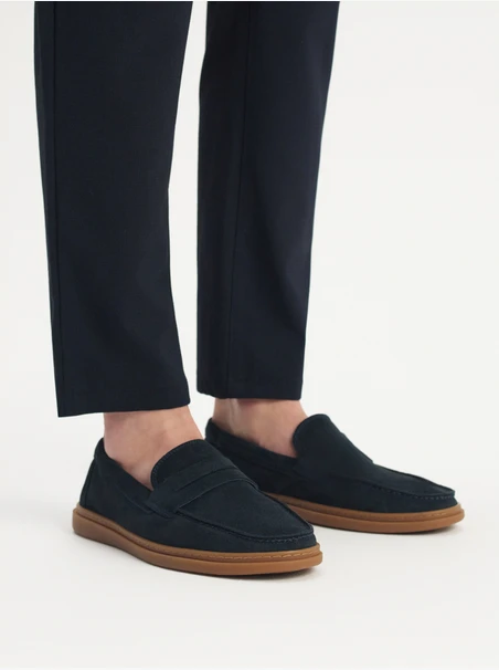 Mokassins aus marineblauem Veloursleder