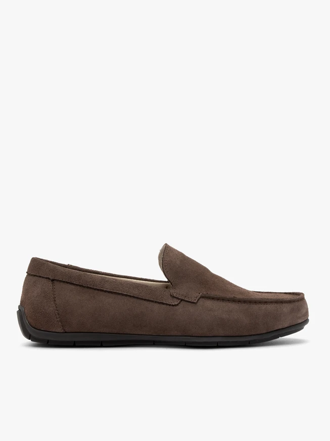 Veloursmokassins im lässigen Stil