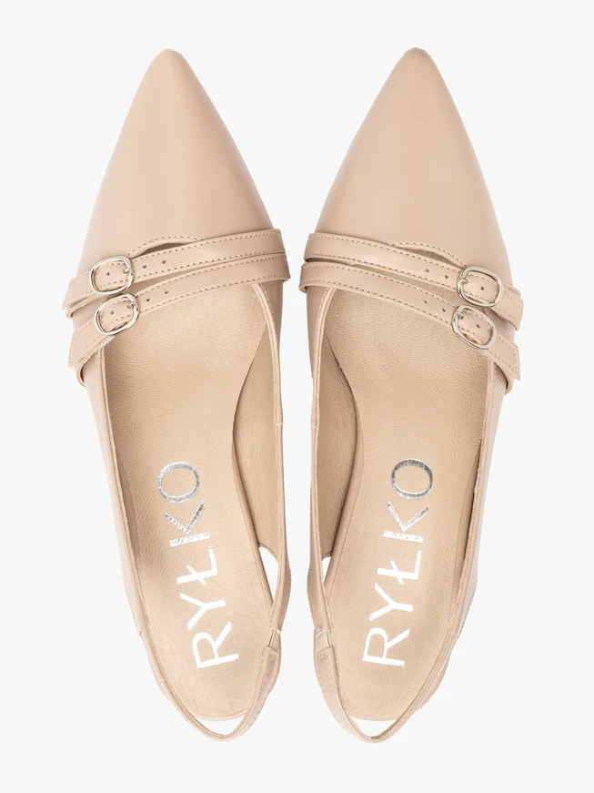 Beigefarbene Slingback-Pumps mit dekorativen Riemchen