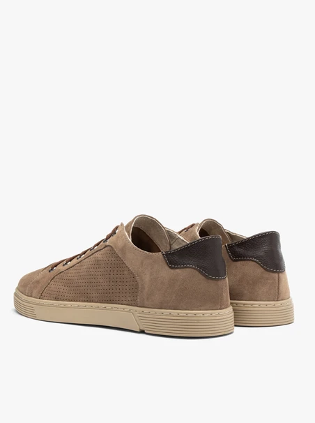 Hellbraune Herrenhalbschuhe mit Perforationen auf dem Schaft