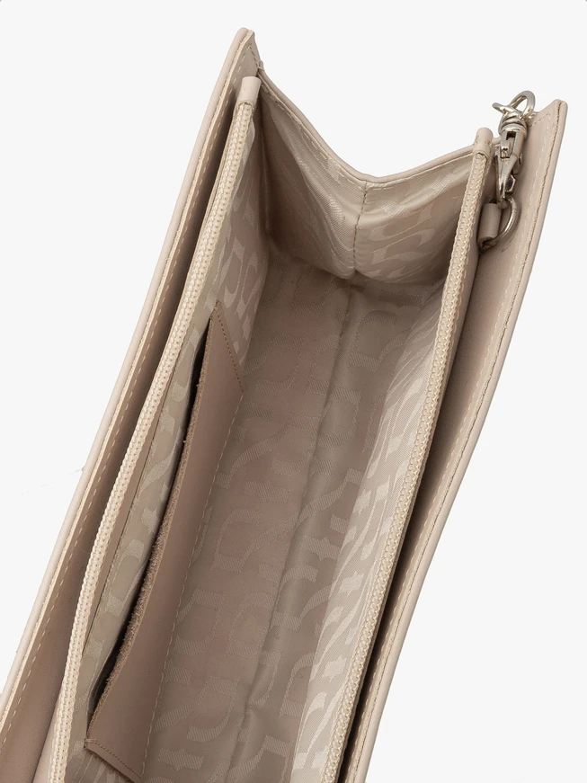 Elegant handbag with chain strap
