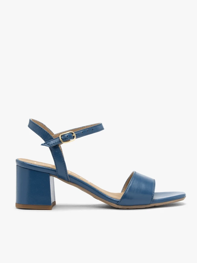 Blaue Blocksandalen