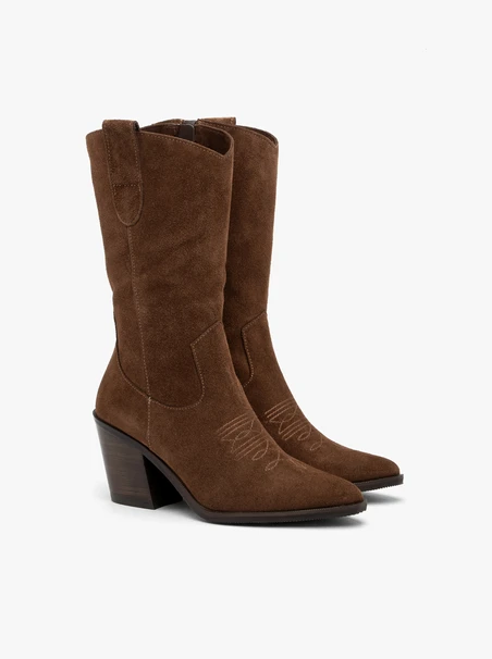 Braune Cowboystiefel mit halbhohem Schaft