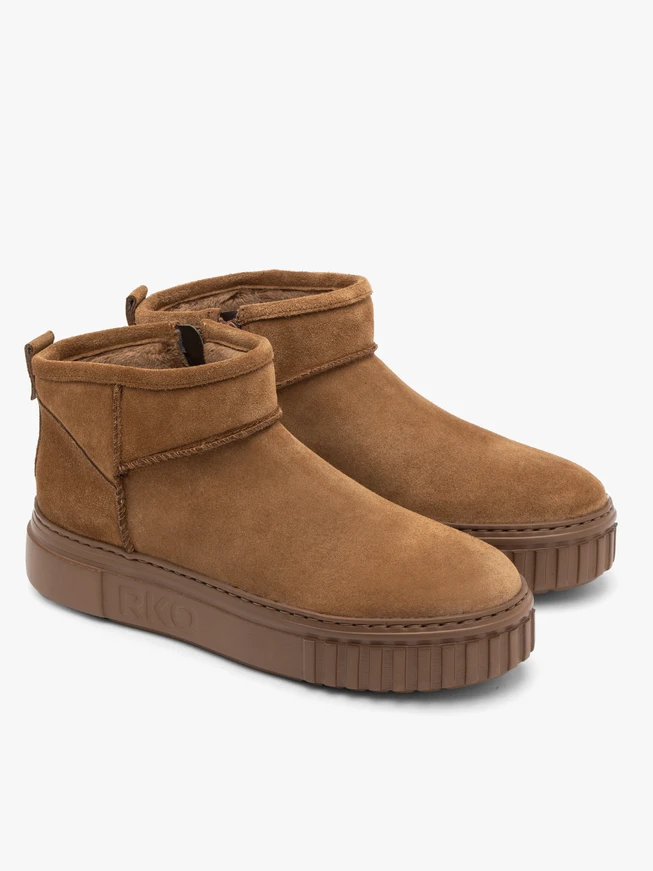 Rote Velours-Schneestiefel mit leichtem Boden