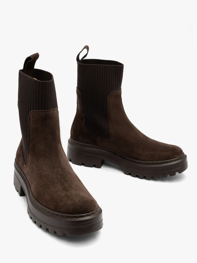 Brown women’s Chelsea boots with stretch fabric