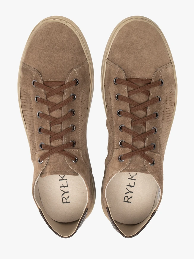 Hellbraune Herrenhalbschuhe mit Perforationen auf dem Schaft