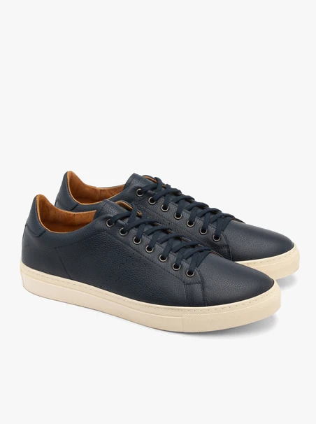 Marineblaue Turnschuhe