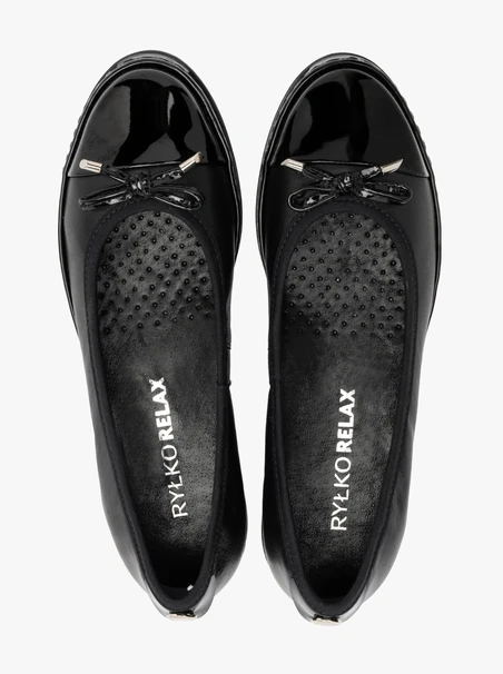 Schwarze Ballerinas mit lackierter Nase