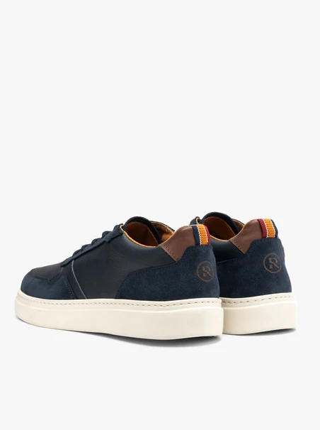 Marineblaue Turnschuhe für Männer