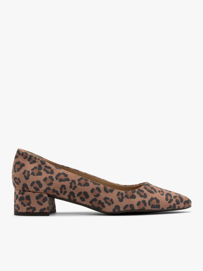 Niedrige Damenpumps mit Leopardenmuster