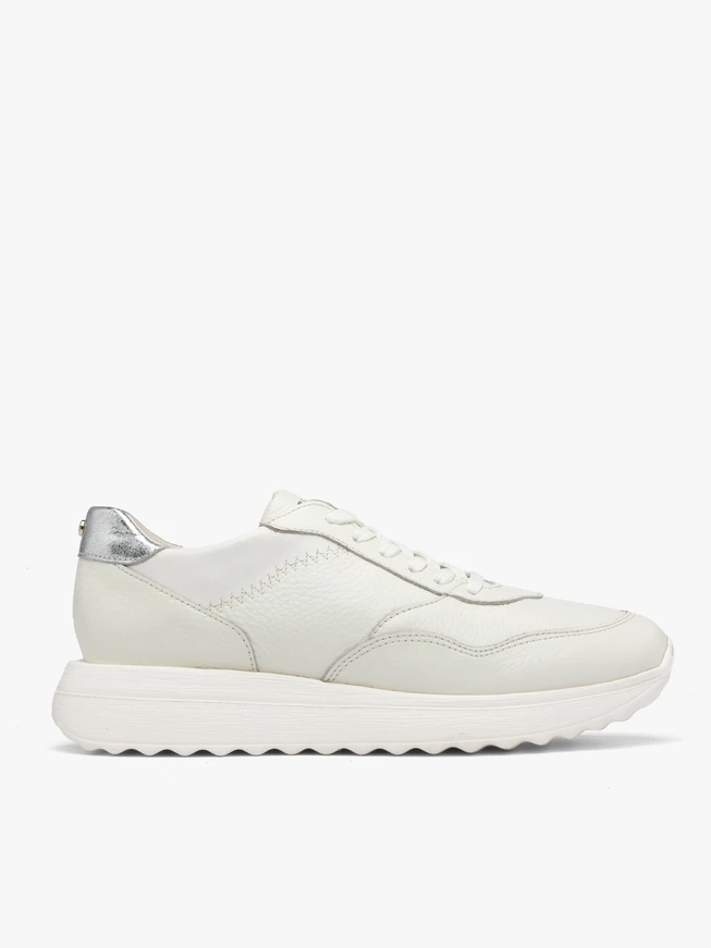 Sportliche Halbschuhe in Creme mit silbernem Einsatz an der Ferse