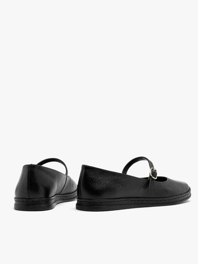 Black ballerinas with strap