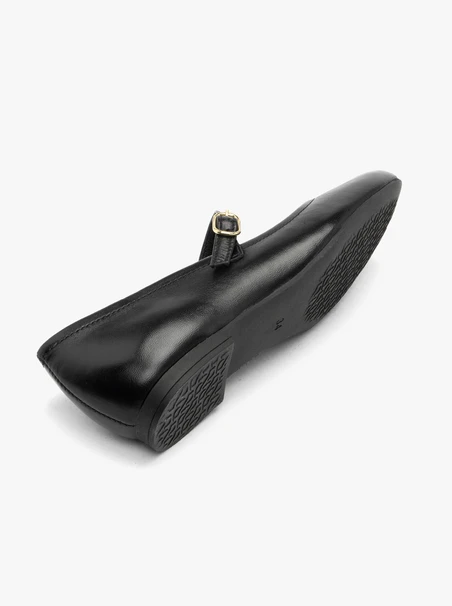 Black women’s ballerinas with strap