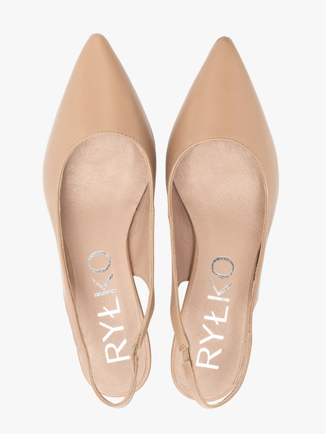 Beigefarbene Slingback-Pumps mit Entenschwanzabsatz