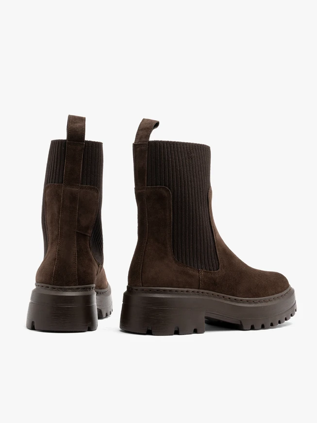 Brown women’s Chelsea boots with stretch fabric