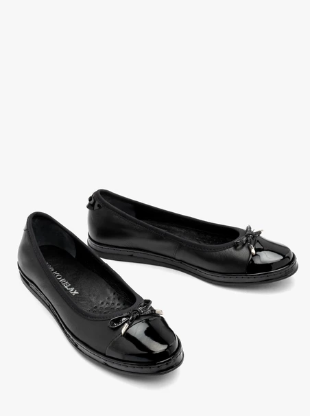 Schwarze Ballerinas mit lackierter Nase