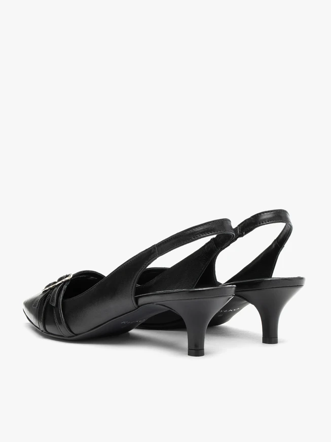 Schwarze Slingback-Pumps mit dekorativen Riemchen