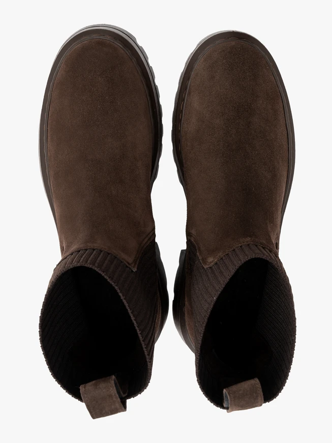 Brown women’s Chelsea boots with stretch fabric