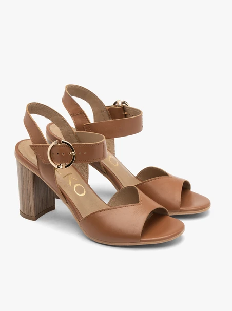 Hellbraune Damen-Sandalen mit dekorativem Absatz