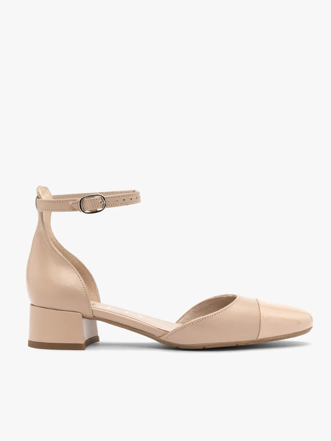 Two-piece women’s pumps with patent toe