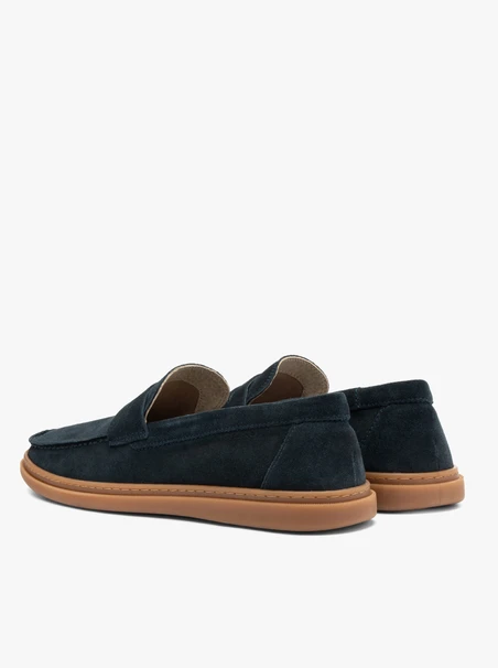 Mokassins aus marineblauem Veloursleder