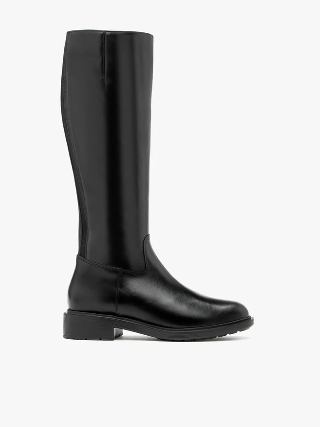 Klassische schwarze Stiefel mit schmalem Schaft