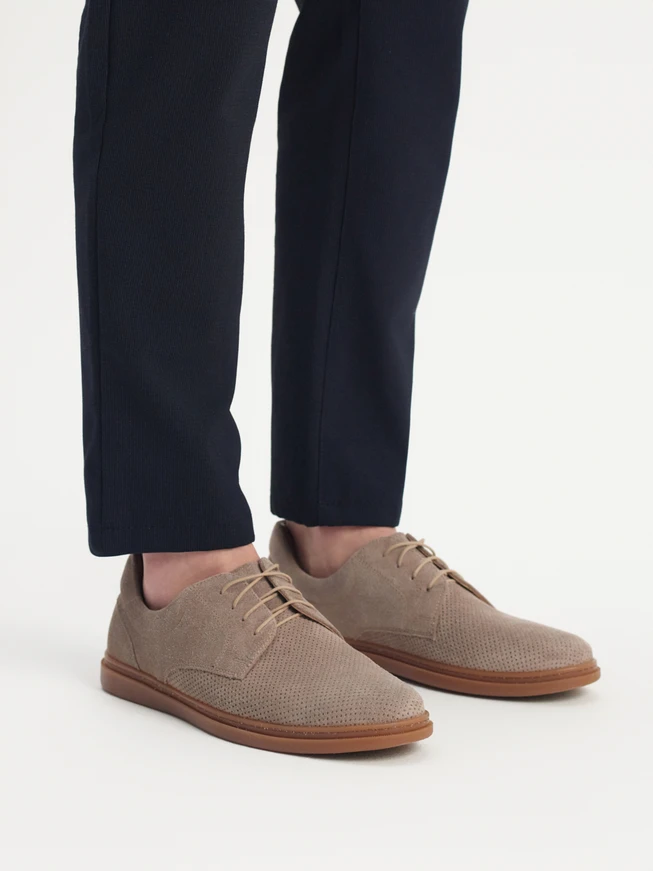 Herrenschnürschuhe mit Perforation