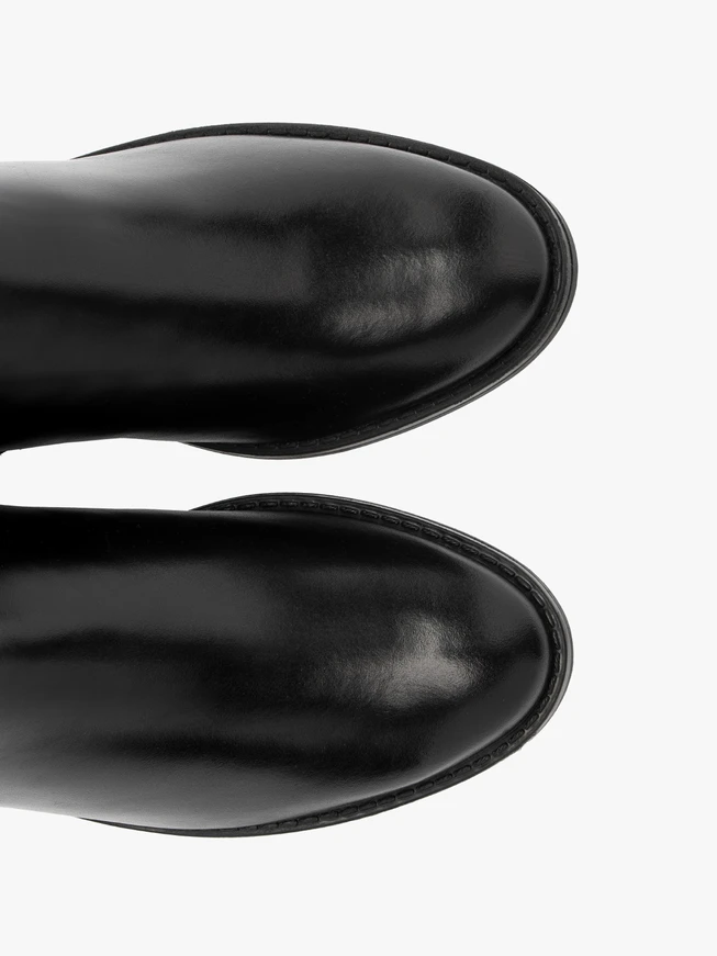 Classic black women’s knee boots
