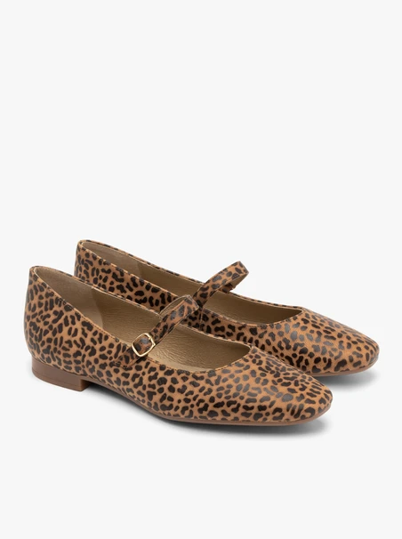 Panther-Ballerinas mit einem Riemen im Mary-Jane-Stil