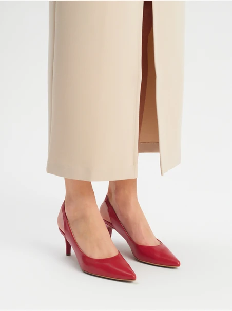 Rote Slingback-Pumps mit Stilettoabsatz