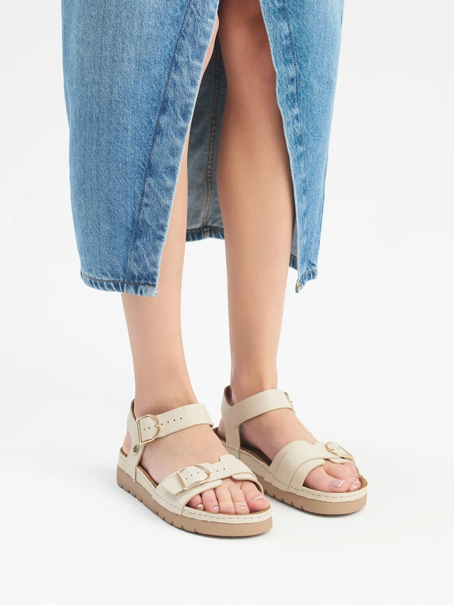 Cremefarbene Damen-Sandalen