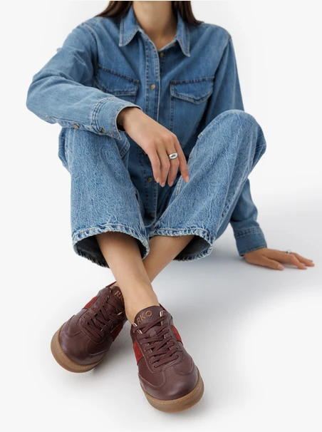 Kastanienbraune sportliche Halbschuhe für Damen mit flacher Sohle