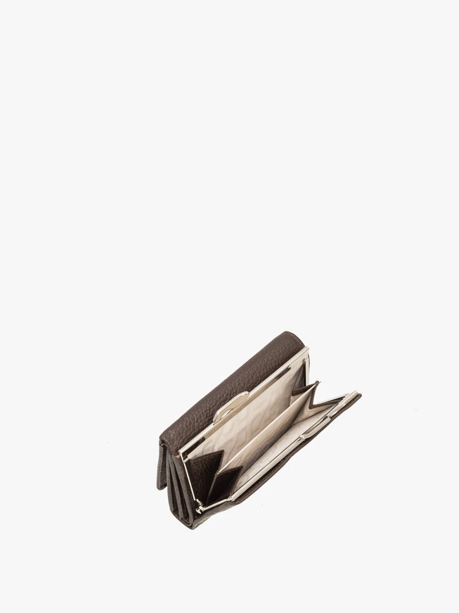 Dunkelbraune Damenbrieftasche mit dekorativem Verschluss