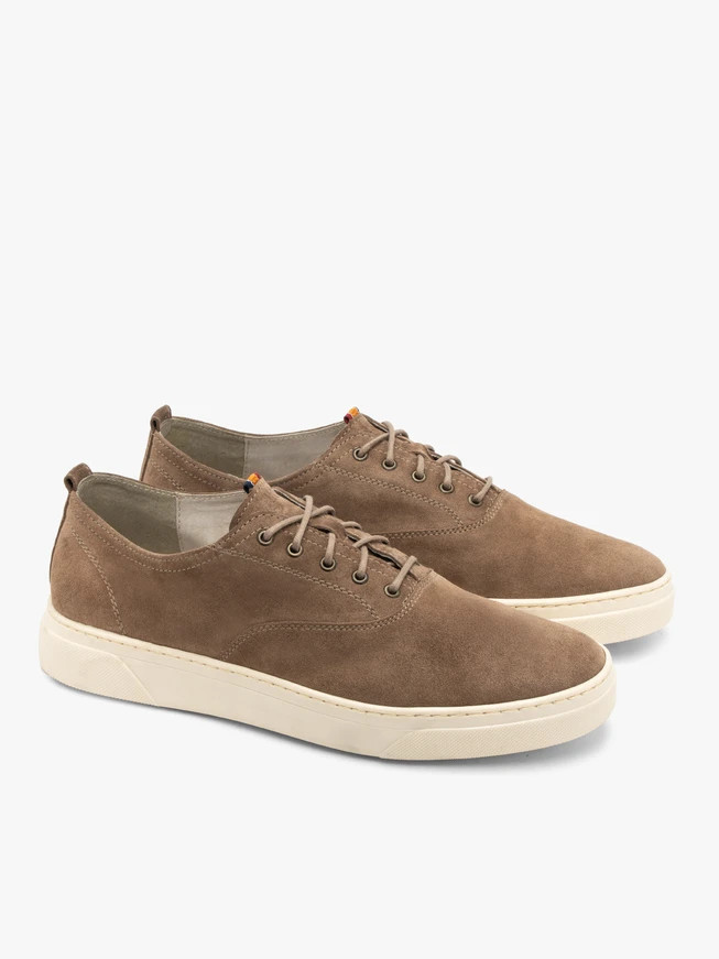 Braune Herrenhalbschuhe mit festem Boden