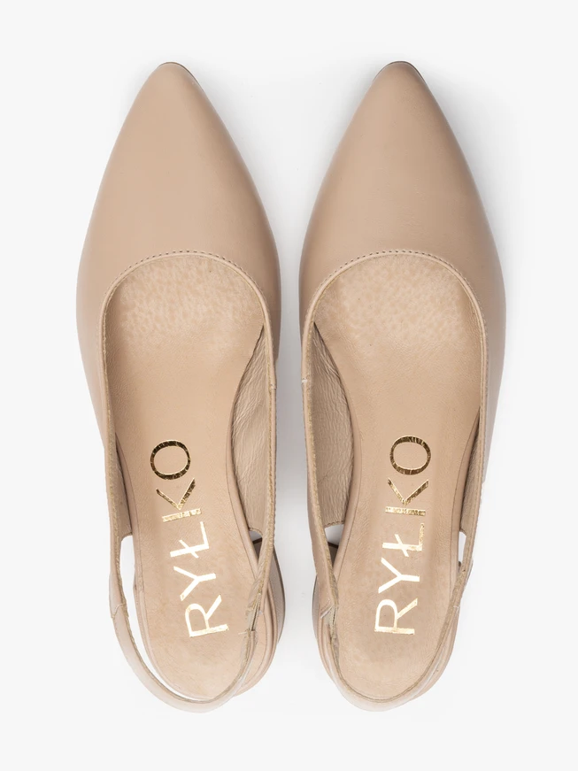 Beigefarbene Pumps mit offenem Absatz