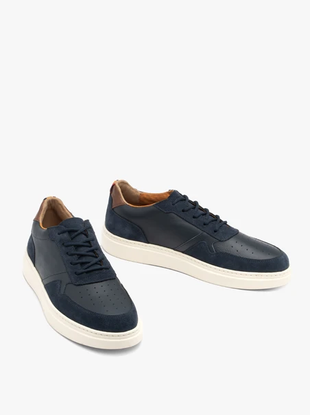 Marineblaue Turnschuhe für Männer