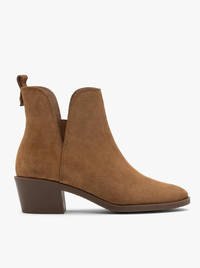 Suede ankle boots with cut-out shaft