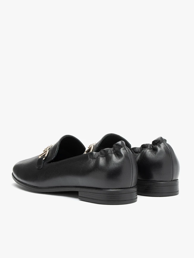 Black women’s flat loafers