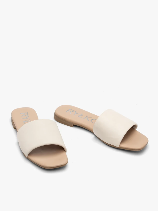 Flache Flip-Flops in Creme