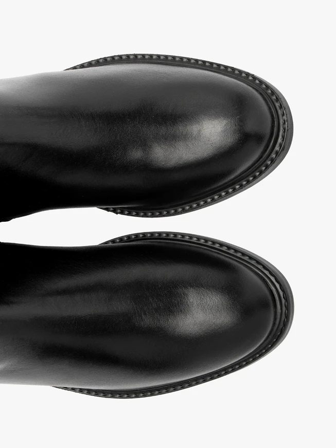 Klassische schwarze Damenstiefel
