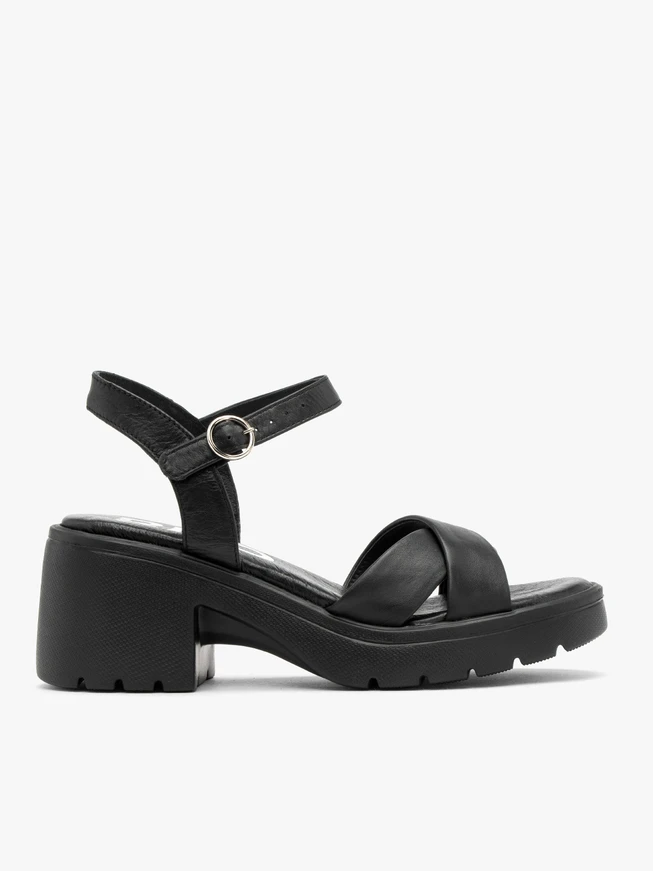 Schwarze Sandalen mit festem Boden