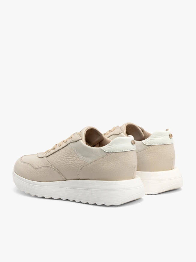 Beige- und cremefarbene Sporthalbschuhe mit leichtem Boden